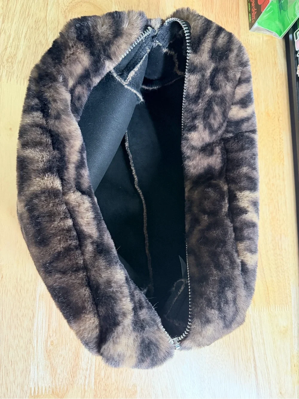 APPARIS Fur Leopard Print pouch - Picture 2 of 6